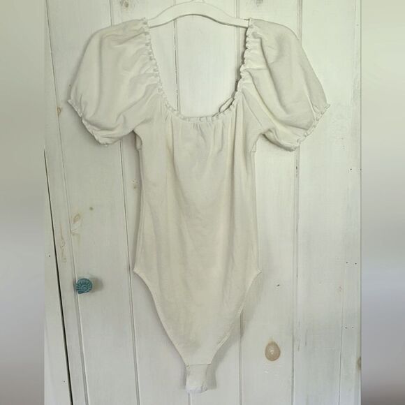 TOPSHOP White Scoop Neck Waffle Puff SS Front Cutout Bodysuit - Picture 4 of 11